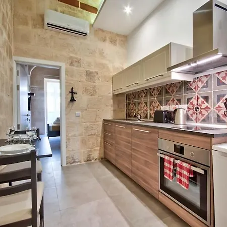 Old 4 By Vallettastay 발레타