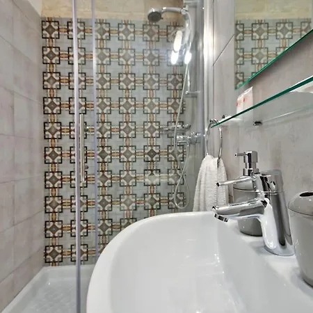 Old 4 By Vallettastay 발레타