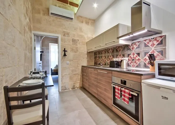 Old 4 By Vallettastay La Valletta